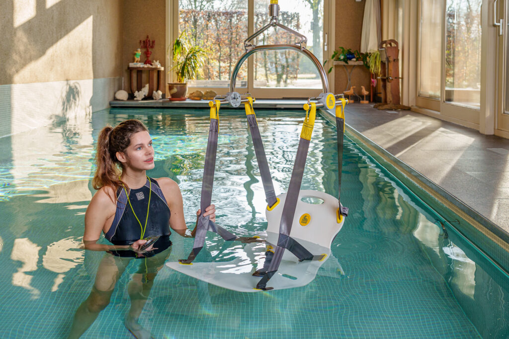 Vormvast tilstoeltje voor zwembadlift