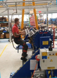 De Mobiliteitsbeugel helpt mensen met een lichamelijke beperking actief te blijven werken door ondersteuning te bieden tijdens staan, bewegen en dagelijkse werkzaamheden.
